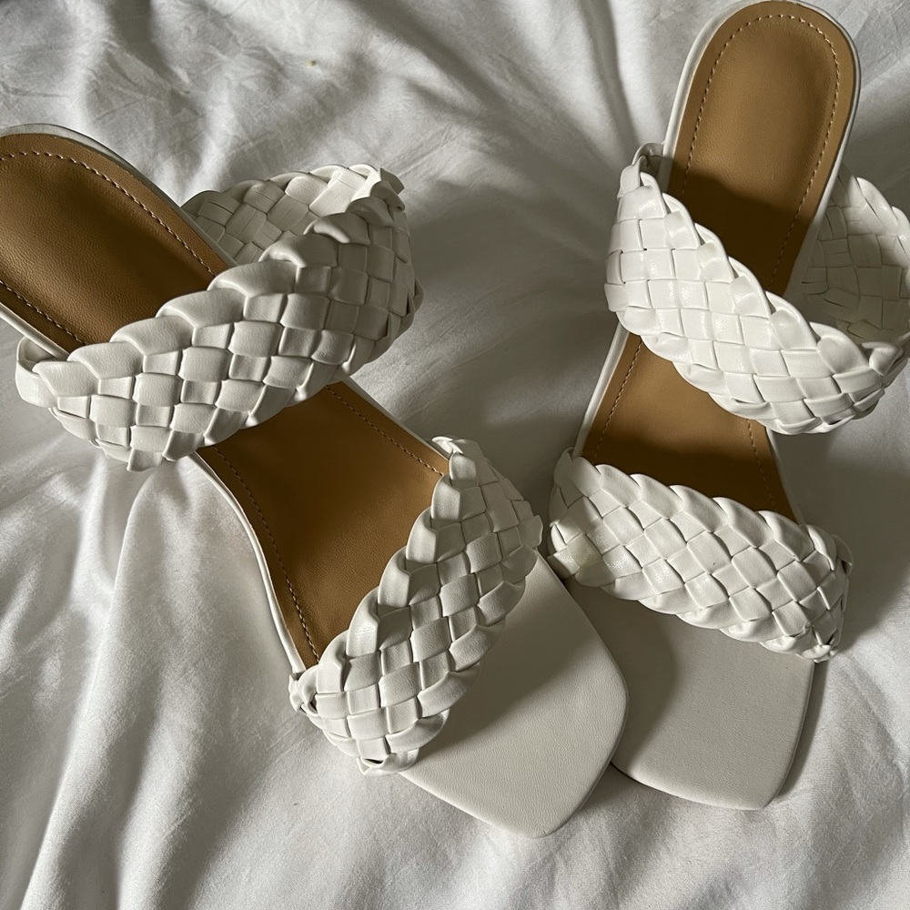 BEAUTIFUL white heels!!